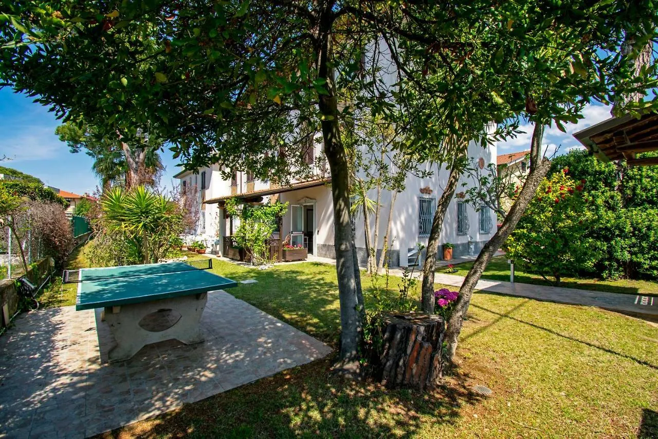 Hotel Villa Giada Marina di Massa Italien